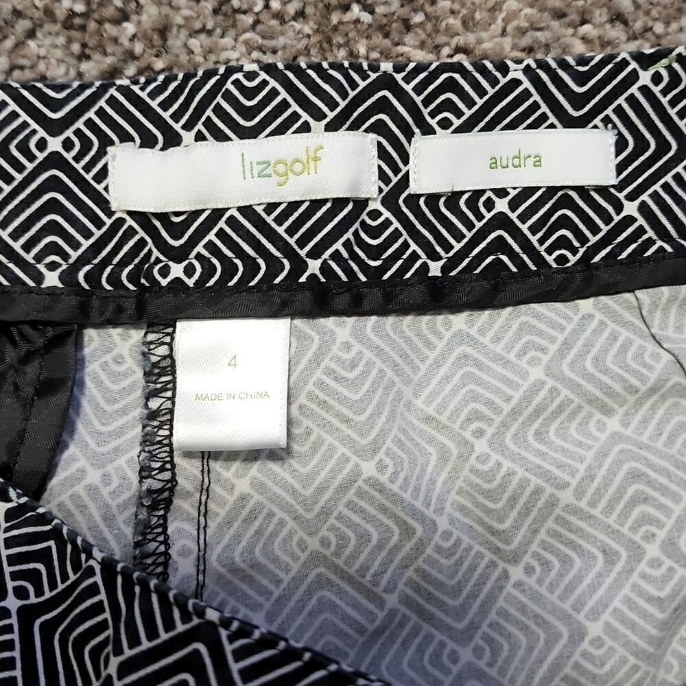 𝅺LIZ Claiborne Lizgolf Geometric Black and white size 4 capri bermuda golf pant - Picture 5 of 7